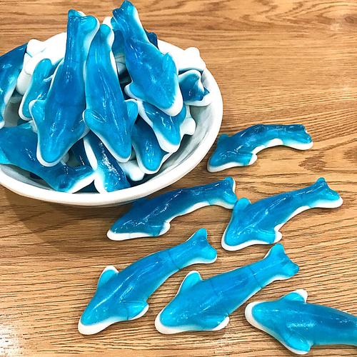 蓝鲨鱼橡皮糖5斤蓝莓口味水果蓝鲸软糖可爱动物鲨鱼糖年货原包装5斤